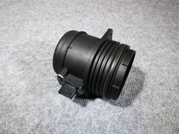 Audi a8 s8 d4 4h0 4h0133384g расходомер оригинальный номер фото №1