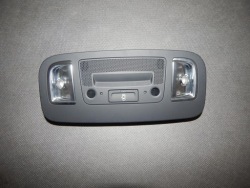 тт 8S лампочка Освещение Обшивка потолка 8V7947135E