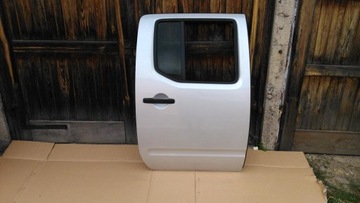 Nissan navara d40 rear right door complete hit, фото
