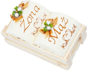 Towels with embroidery в wooden chests on wedding, фото