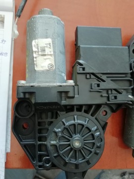 Vw golf 6 моторчик стеклоподъемника левый tyl5k0959704d