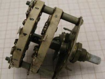 Поворотный переключатель 2П8Н