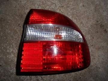 VOLVO V40 LAMPA TYLNA PRAWA