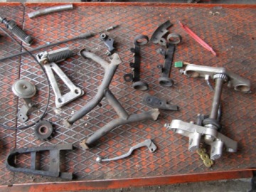 Детали двигателя Suzuki GSF 400 Bandit.