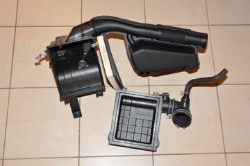 POUZDRO FILTRU PRIUS PLUS 12-2015R
