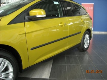 Ford FOCUS III с 2011 года - боковые молдинги автомобиля