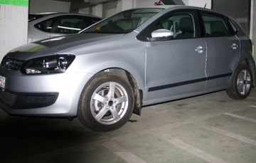 Боковые молдинги автомобиля VW POLO 5-го поколения 2009 - 2017 гг.