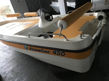 Гребно-моторная рыболовная лодка Dreamline 430