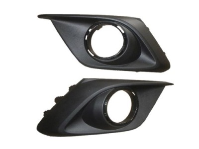 Mazda 3 2014- рамка решітка протитуманної фари ліва бампер фото №1