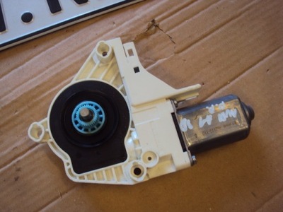 Моторчик вікон правий audi a1 3d фото №1