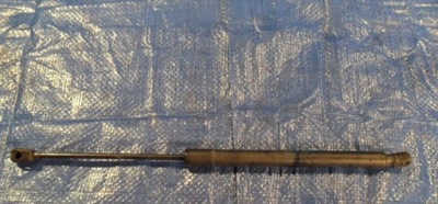 Audi q7 fl привод амортизатор капот оригинал фото №1