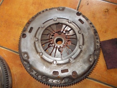 Двомасовий маховик колесо двомасовий vw 1.9 043082299309 фото №1