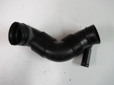 Труба воздуха 3c0129654m passat superb ii 1.6 tdi фото №1