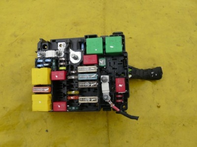 Peugeot 208 коробка предохранителей bsm 9804846880 фото №1