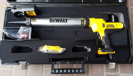 Беспроводной силиконовый пистолет DeWalt.