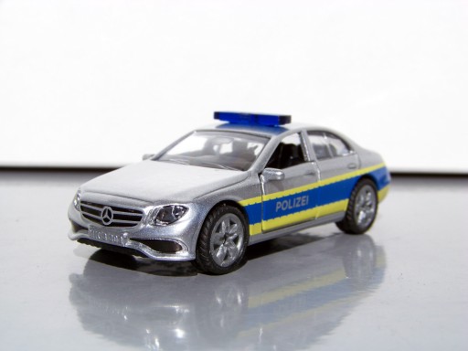 SIKU 1504 MERCEDES-BENZ E 350 CDI POLIZEI