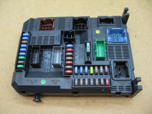 Peugeot 208 1,6 E-HDI BSI Fuse Box