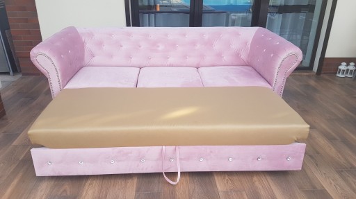 СТИЛЬНЫЙ ДИВАН CHESTERFIELD С КРИСТАЛЛАМИ