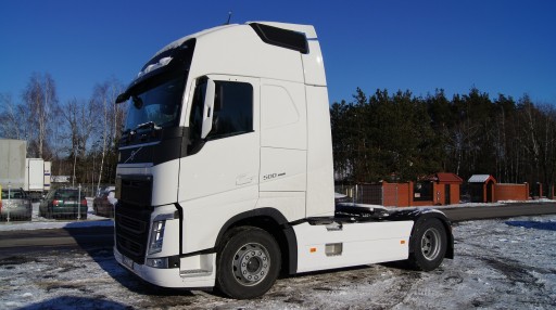 Volvo FH4, межосевые кузова, спойлеры на обтекатели