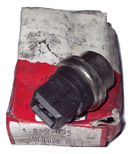 Włącznik wentylatora AUDI A3 A4 A6 VW Golf Corrado
