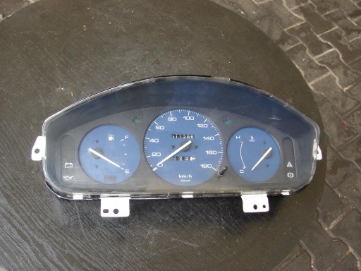dials, liczniki Mazda 121