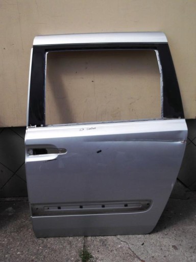 Kia Carnival III door side