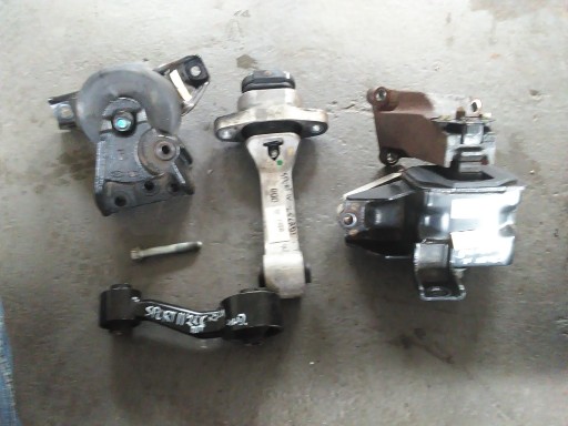 2.0CRDI - KIA SPORTAGE IV 2016 2.0 CRDI M/T ПОДУШКА ДВИГАТЕЛЯ