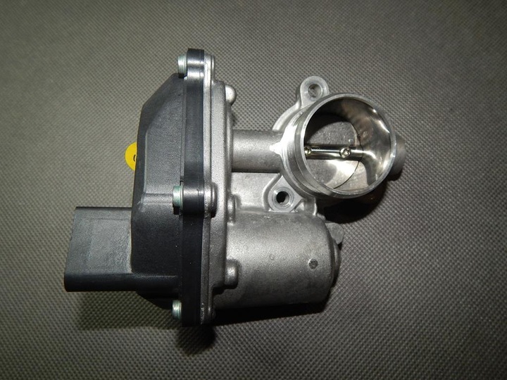 VW PASSAT B8 1.6 TDI THROTTLE 04L131501M photo 3 - milautoparts-fr.ukrlive.com