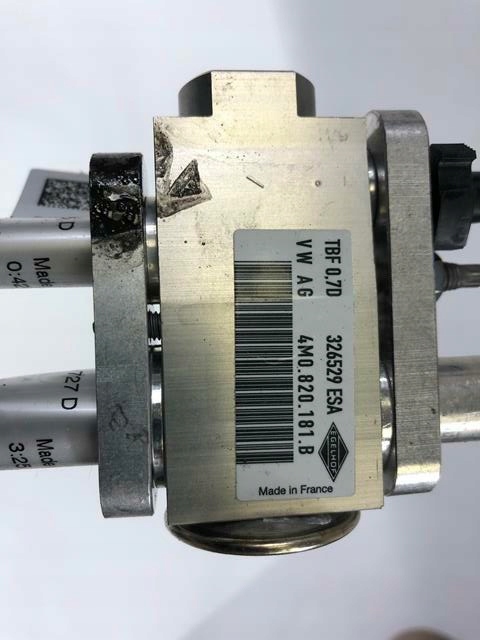 TUYAU CLIMATISATION AUDI 4M0816725D 4M0816885F