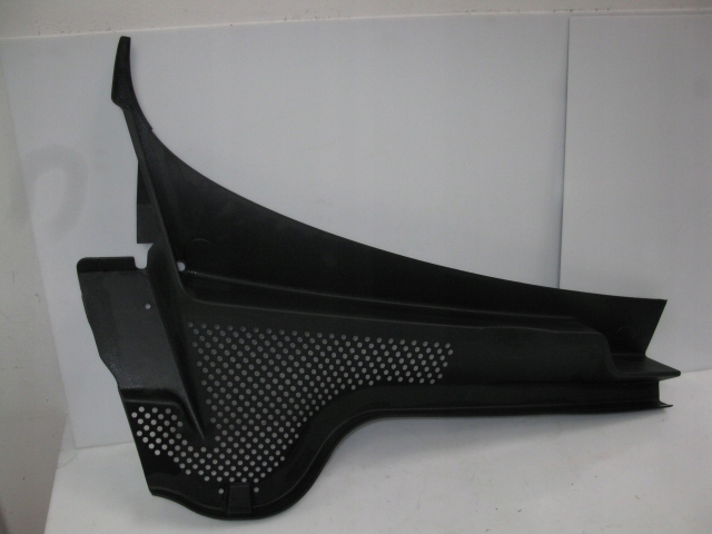 VW BEETLE DOUBLURE DE PASSAGE DE ROUE DROIT 5C1819404B