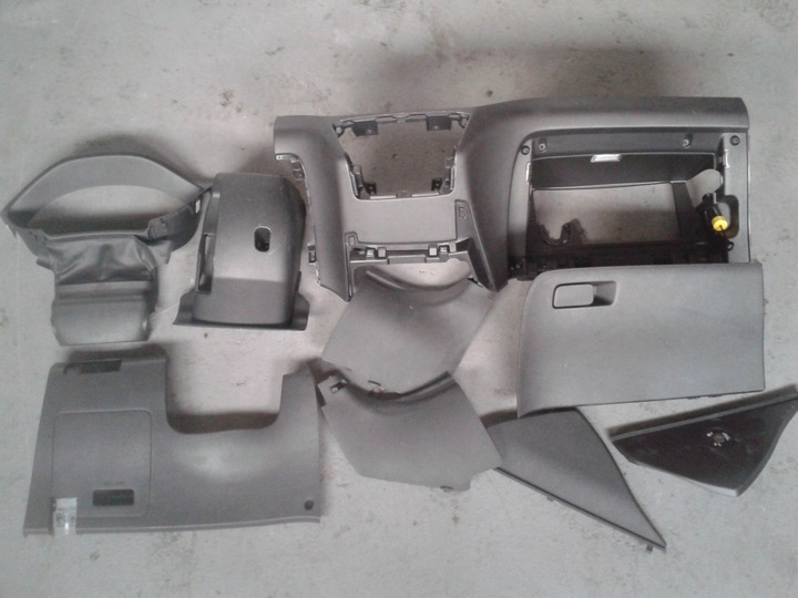 HYUNDAI I20 II 2015-18R GLOVEBOX PROTECTION FRAME photo 1 - milautoparts-fr.ukrlive.com