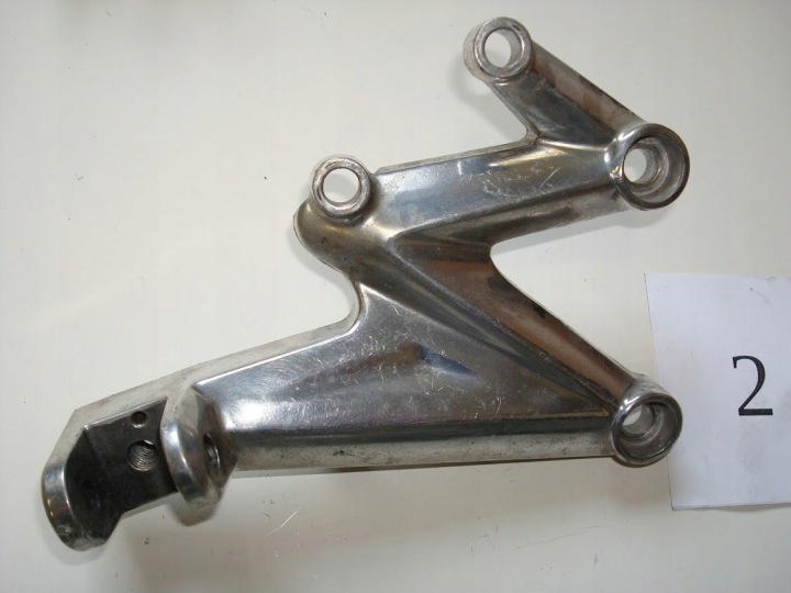 TRIUMPH STREET TRIPLE 675 675R PODNOZEK SET DROIT