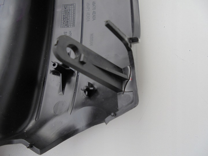QASHQAI II PROTECTION COLONNES DIRECTION 484704EA0A