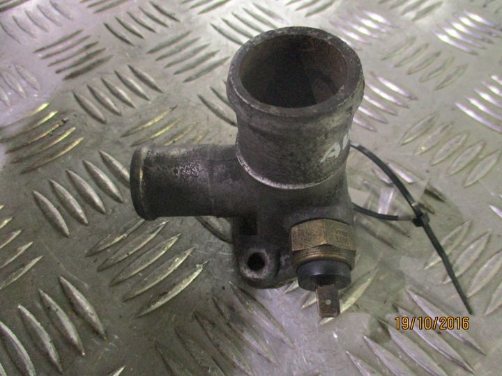 Audi 80 vw golf 1.6 td фланец охлаждающей жидкости 068121133m, Цена