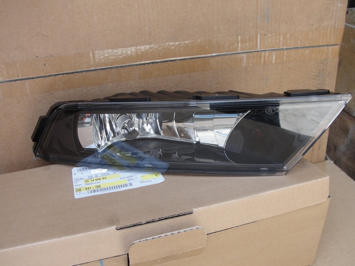 фото №1, Галоген правый skoda superb iii 3 3v0941700 3v 3v0