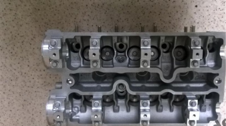 фото №5, Головка двигателя цилиндра saab 900 8828774 oem new