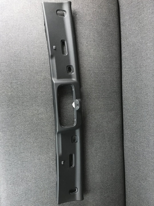 фото №1, Audi a5 cabrio накладка планка передний стёкла