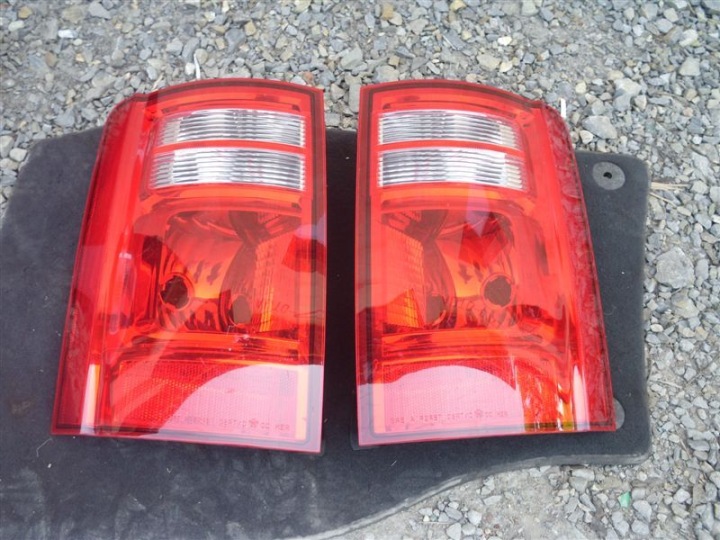 FEUX PHARE GAUCHE ARRIÈRE ARRIÈRE DODGE GRAND CARAVAN 2008