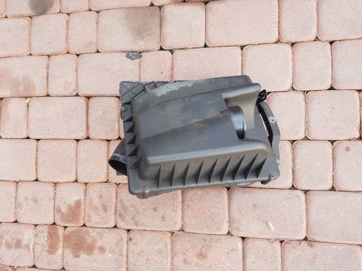 cover of a filter, air Opel Astra III OPC 2.0T