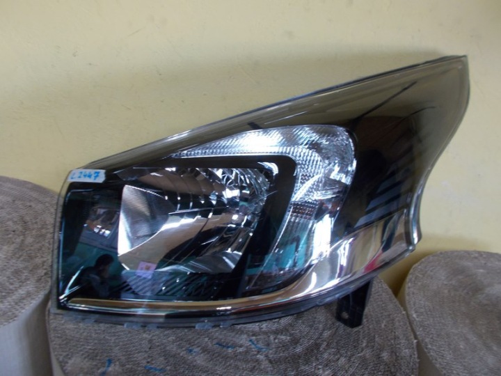 Feux phare Avant Gauche OPEL VIVARO 14