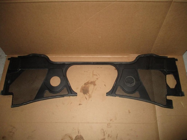 PLASTIKE BRISACE STAKLA AUDI A8 4E0