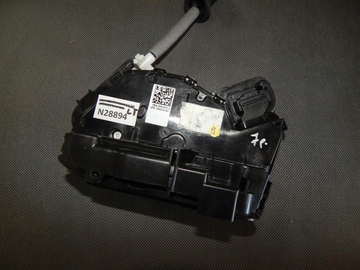 VW TIGUAN II de la Serrure Portière Gauche Arrière 5NA839015A