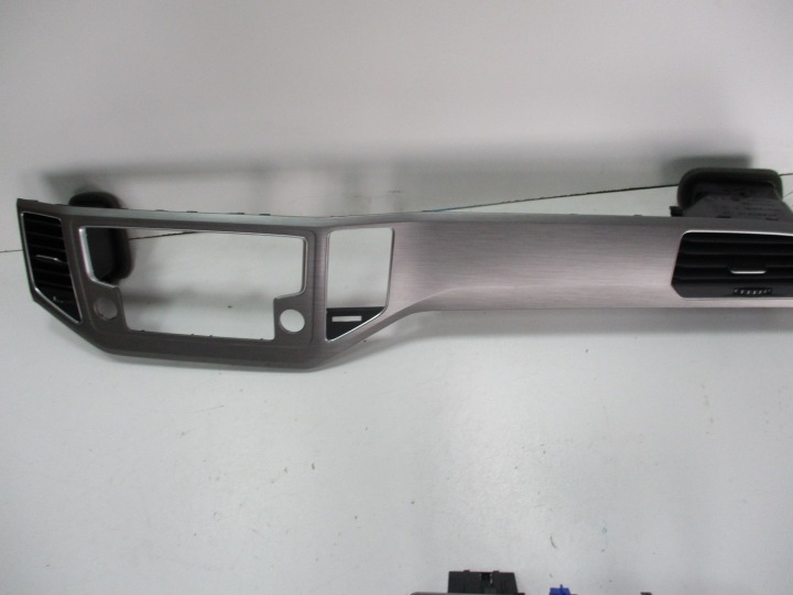 decorative trim of the dashboard VW Golf 7 VII 5G0 Sportsvan