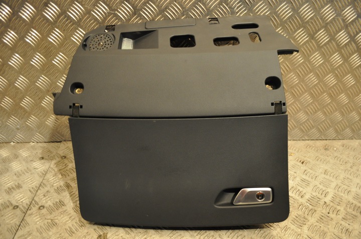 IDEALNY SKRINKA SPOLUJAZDCA SPOLUJAZDCA AUDI TT 8S 8S0 1