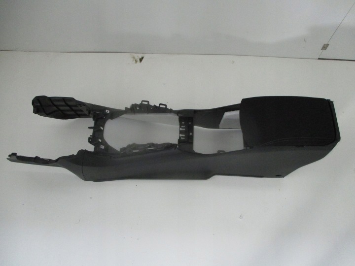 naslon za ruku tunel srednji Nissan Qashqai 16r