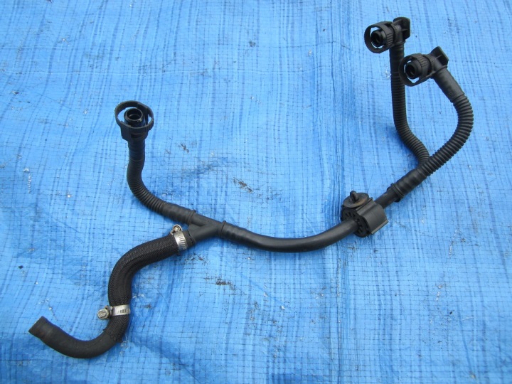 canalisation tuyaux tuyau flexible carburant BMW E65 E66 760Li 6.0 V12 2006