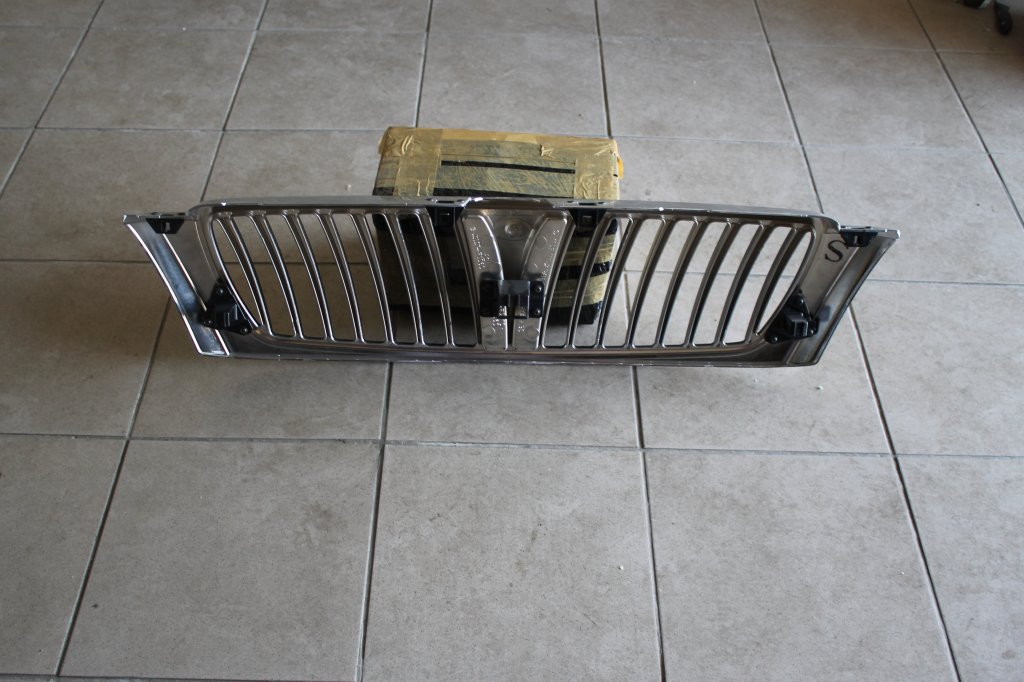 фото №2, Subaru forester sport 00-02 решётка радиатора решётка радиатора nowa