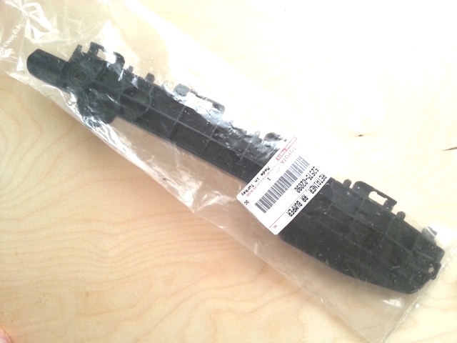 фото №2, Напрямна toyota auris 2013-15 задня r+l новий