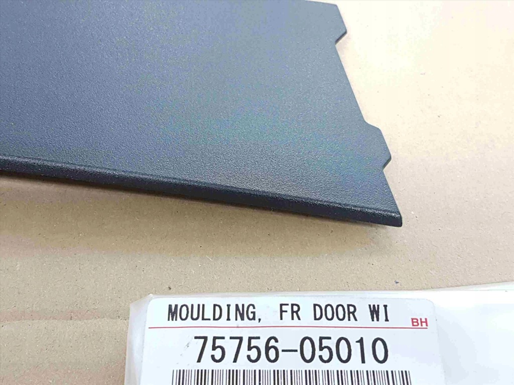 фото №2, Avensis t27 08-18 захист молдинг рамки двері перед