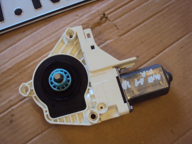 фото №1, Моторчик окон правый audi a1 3d